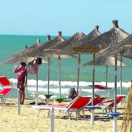 公寓 Riviera West Durres Tirana Sea Side 格勒姆