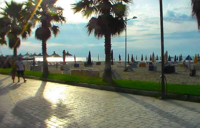 Riviera West Durres Tirana Sea Side ゴーレム