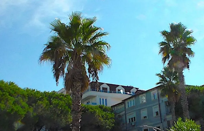 Riviera West Durres Tirana Sea Side ゴーレム