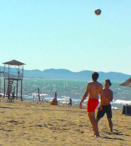 Riviera West Durres Tirana Sea Side ゴーレム