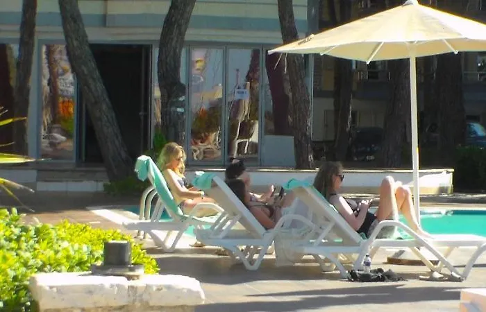 アパート Riviera West Durres Tirana Sea Side ゴーレム